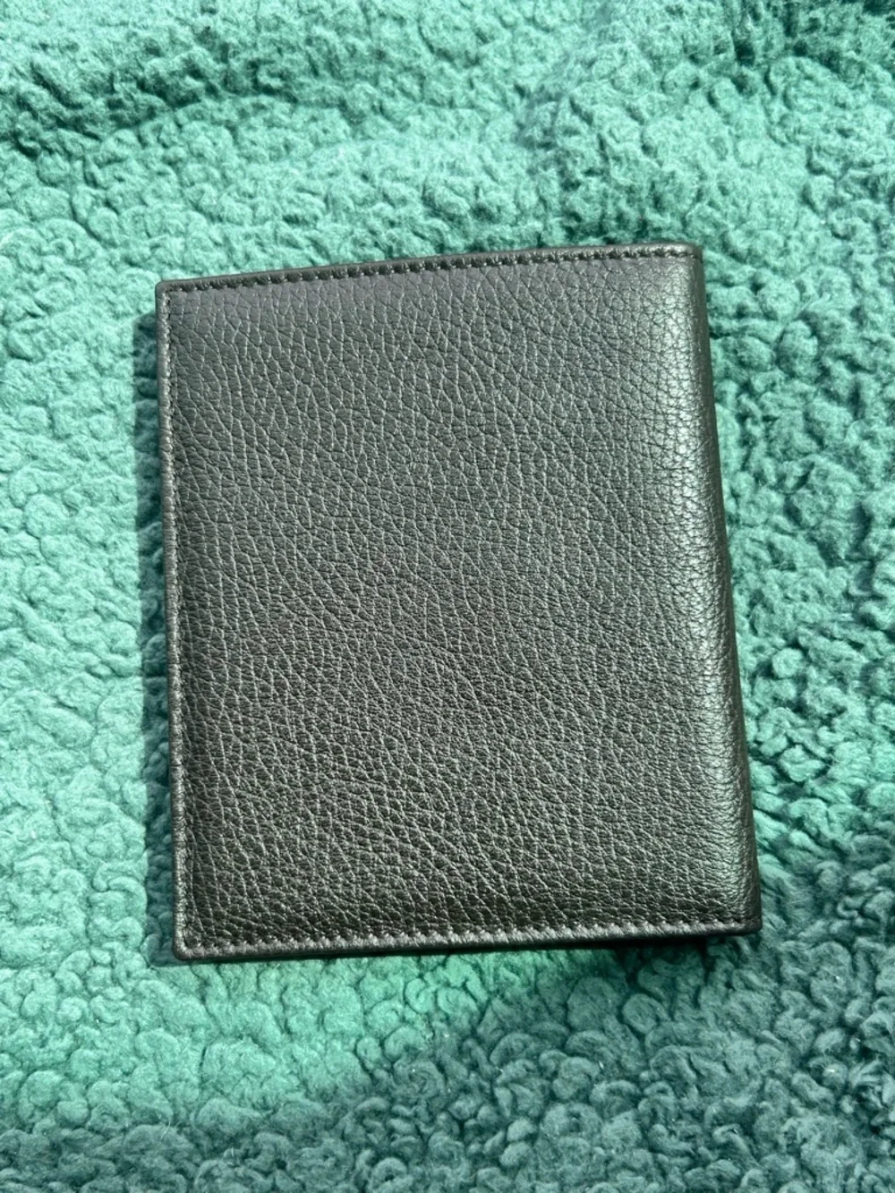 NWT Authentic Gucci Pebbled Calf Leather Bifold Passport Wallet Dark Brown